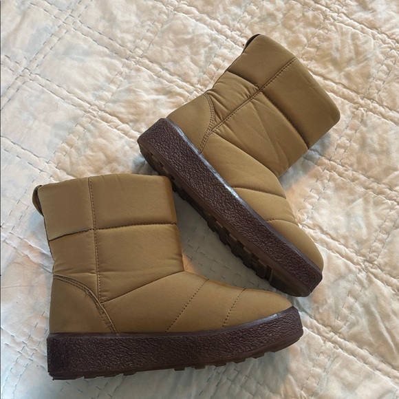 Madewell Shoes - Madewell the toasty puffer boot sz 7 winter boots